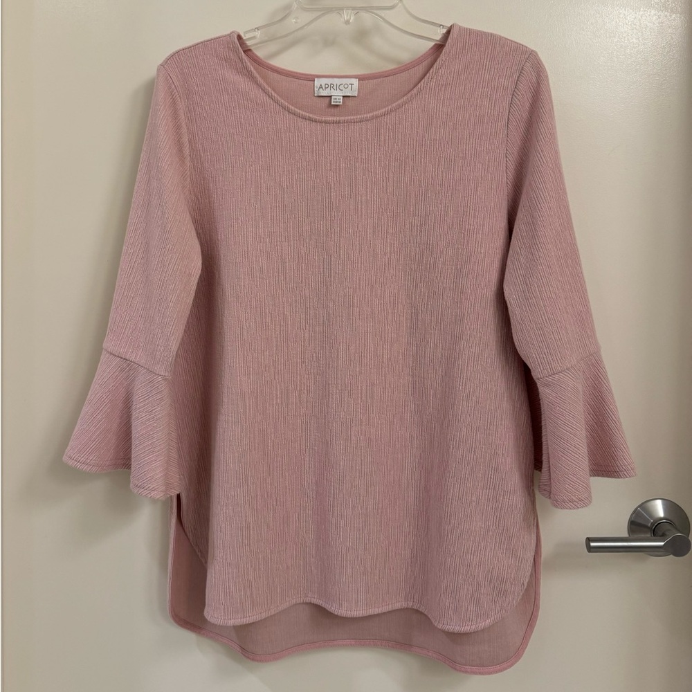 Women’s Bell Sleeve Top / Blouse. Size Medium / 8.